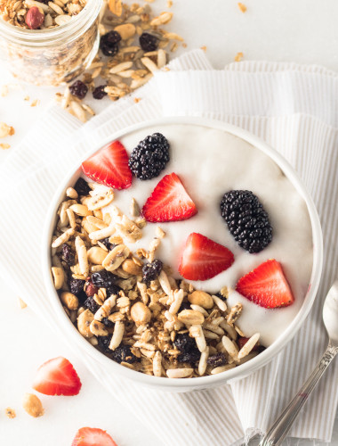 Granola con frutilla y yogurt
